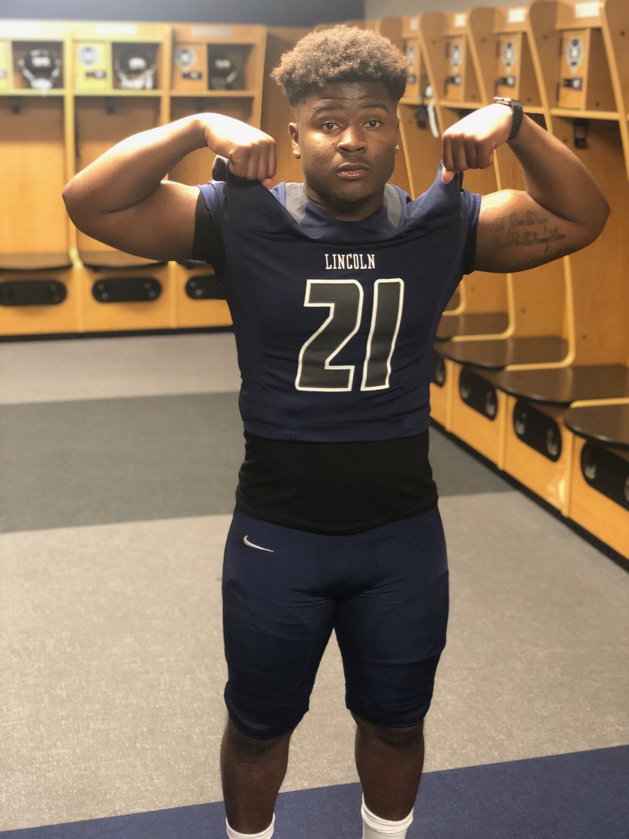 TigerMinor's tweet photo. Minor Football 2020 Rb @VanceJavonte enjoying his official visit this weekend at Lincoln University(Missouri). MAJOR things going on at MINOR! #MinorPride https://t.co/TCjXZp9oul