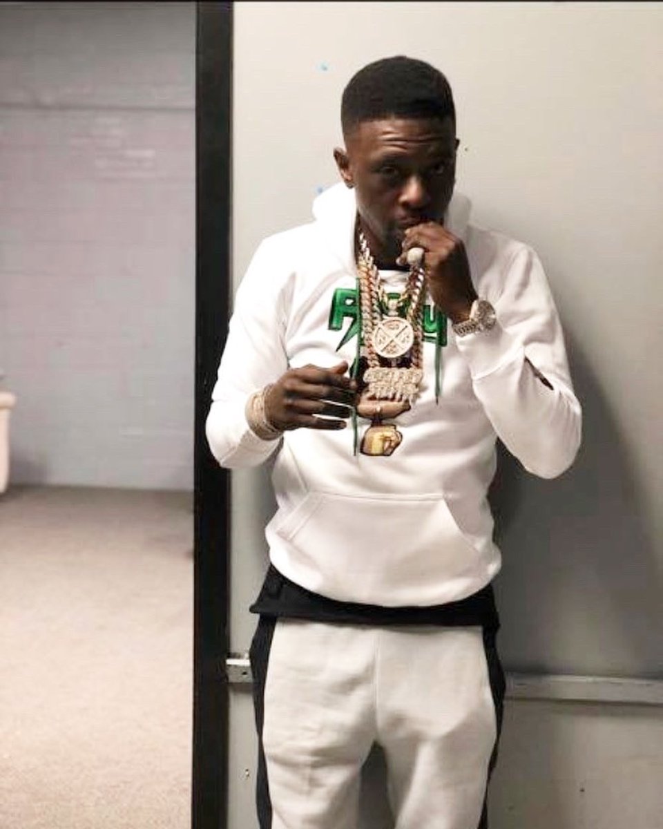flashyglo's tweet photo. Boosie got dat shit on, he a real one 💯!  I said “is you going to really rock my shit doe” He said i wouldn’t take it if I wasn’t going to rock it. Went to the club in it right after 💪🏾! Link in bio https://t.co/ThCBT22zVc
