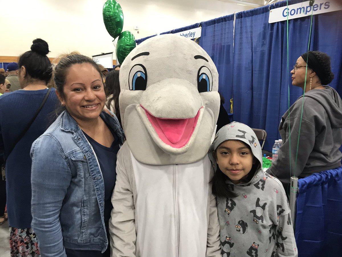 paulajboys's tweet photo. There’s something special about @LBSchools Education Celebration. @jrobacademy42 student leaders, parents, rec staff, and teachers all came out to join the fun! #allmeansall #proudtobeLBUSD #180daysofwhy https://t.co/FBrVe5CCdo