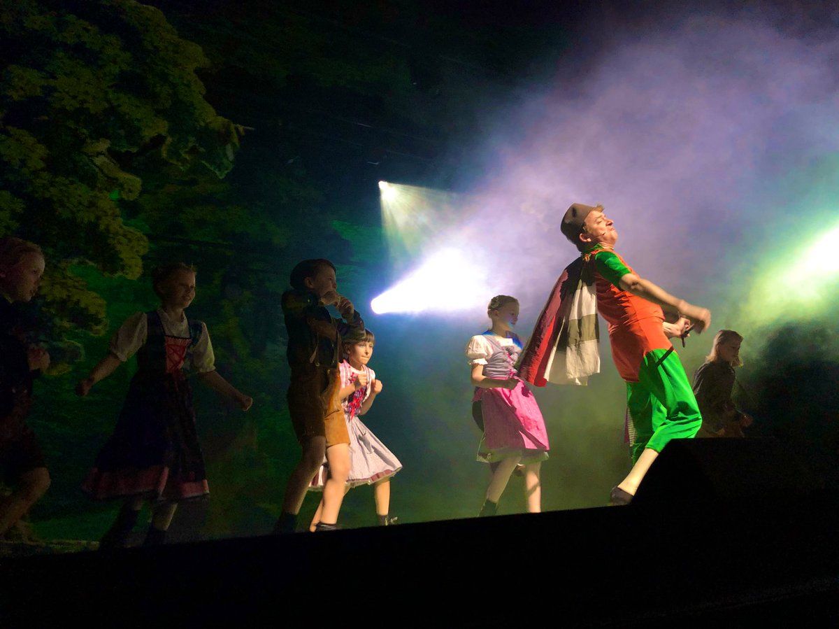 FluksE's tweet photo. We hebben genoten dankjewel! @TheaterRdam #repelsteeltjedeblindeprinses https://t.co/EGpmJhM0YC