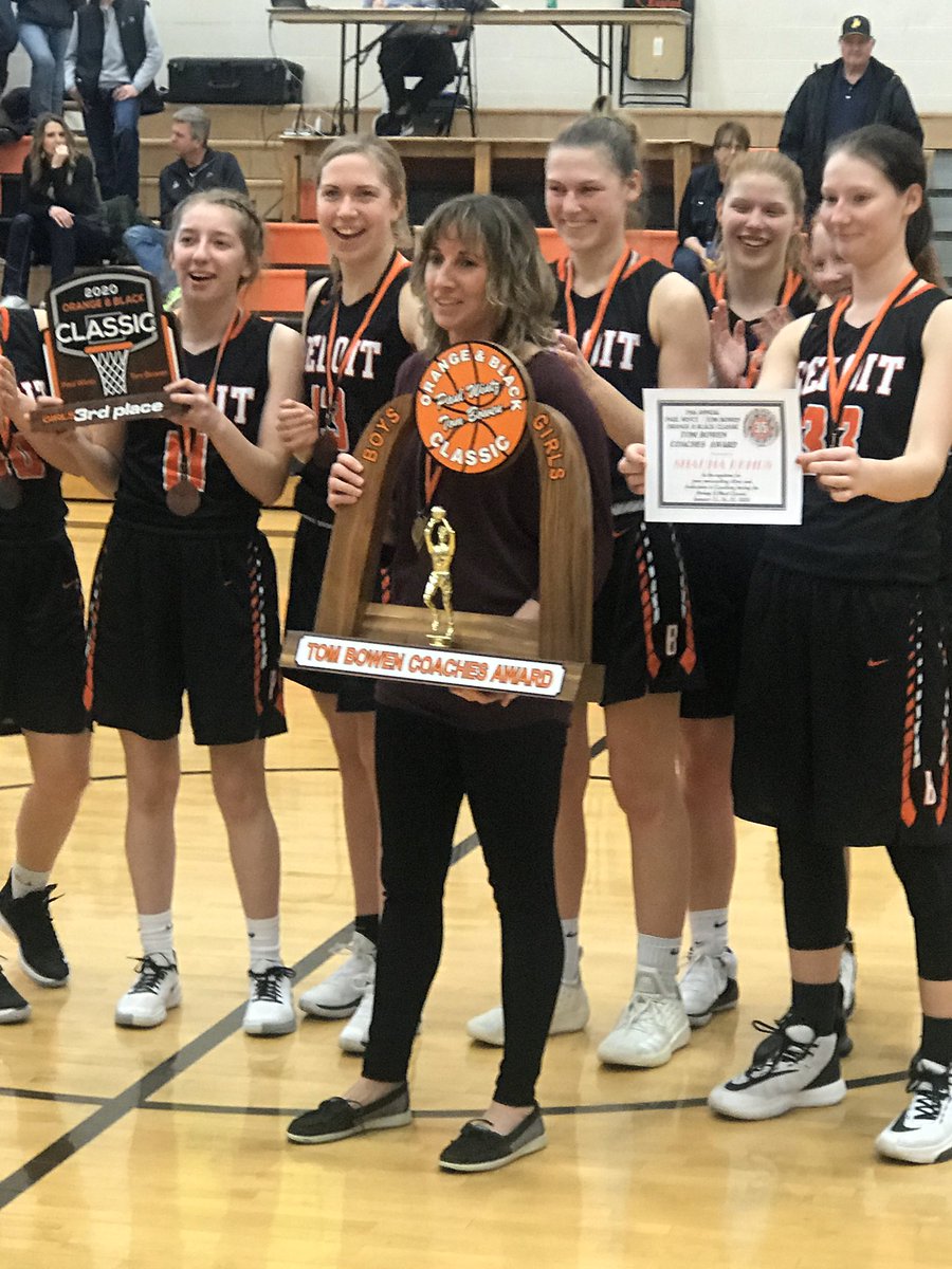 BeloitTrojans's tweet photo. Coach Shauna Remus was the recipient of the Tom Bowen Coaches Award at the Orange and Black Classic. Congrats coach!! https://t.co/DbJ5tO0kvm