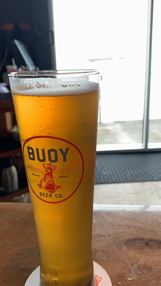alisonbatts's tweet photo. Cheers to Saturday with the classic @BuoyBeer #CzechPils #pnwbeer #coastbrews https://t.co/KTIaYxU3l0