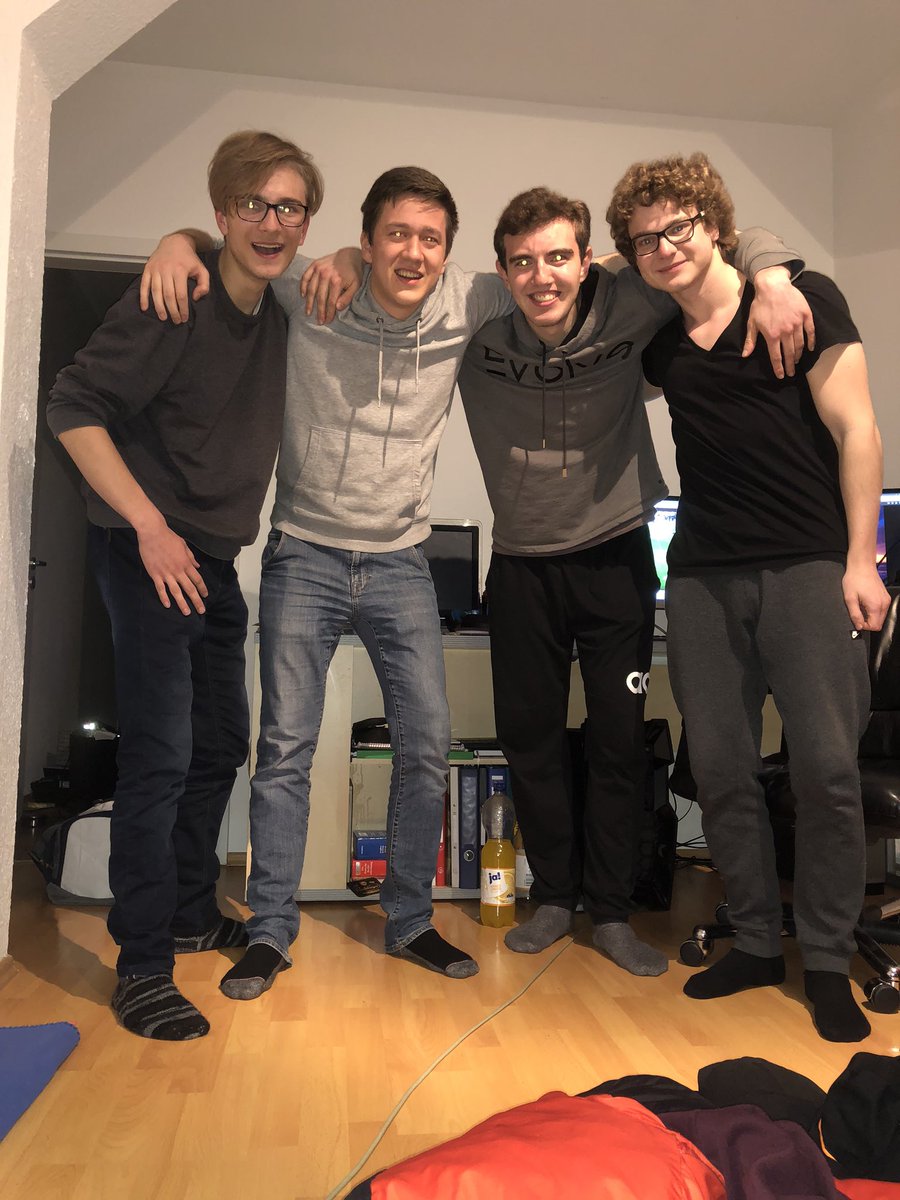 SCHEISS EGAL SCHEISS EGAL SCHEISS EGAL
Das sind wir! #uEFamily