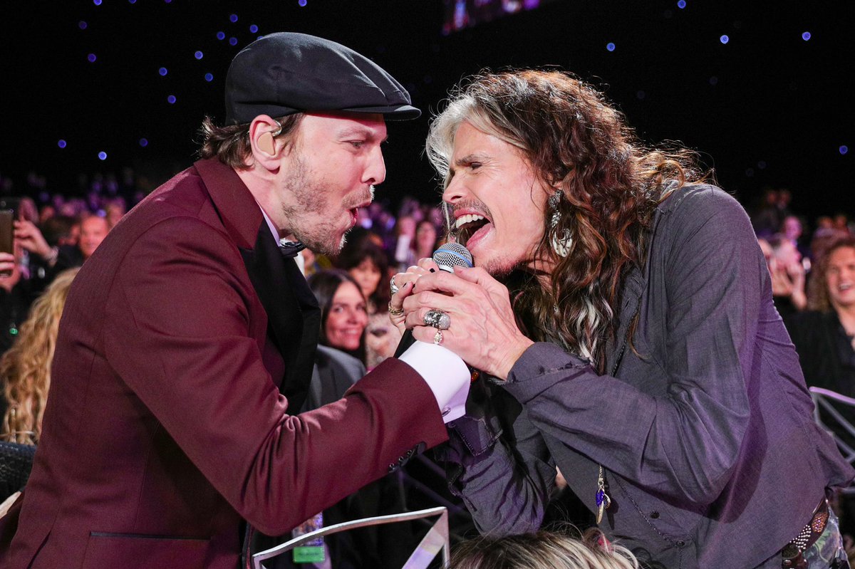 Steven Tyler tweet media
