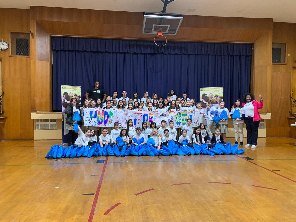WEMovement's tweet photo. So awesome to see St. Anthony School in Washington and their #HuddleforGood this past week!
Making 60+ school kits for their sister school in Haiti!
#NFLHuddleFor100 https://t.co/NlGTvs3M1o