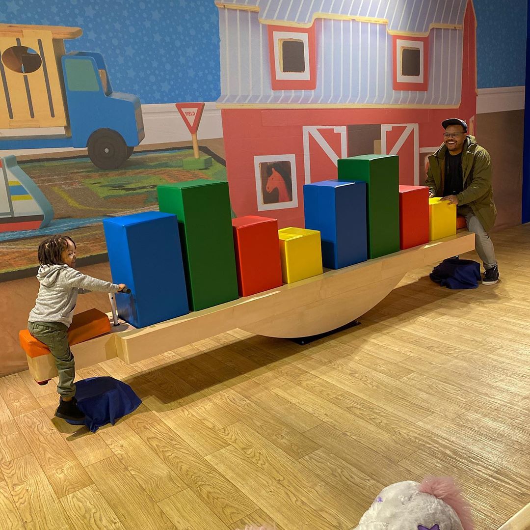 Fun and more fun... It's all about balance. ⚖️ 

We can't believe tomorrow is our last day here in Chicago. Tickets are only $20 — visit us before it's too late! #ToysRUsAdventure 📷: @graysonalexander3