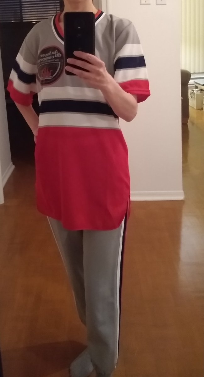 SandyZ8's tweet image. After 30 years the ol&apos;baseball uniform still fits remarkably well. Notice the length of the pants that should stop right below the knee.😂 #petiteproblems  Off to the donation bin but I am keeping my mitt! #softball