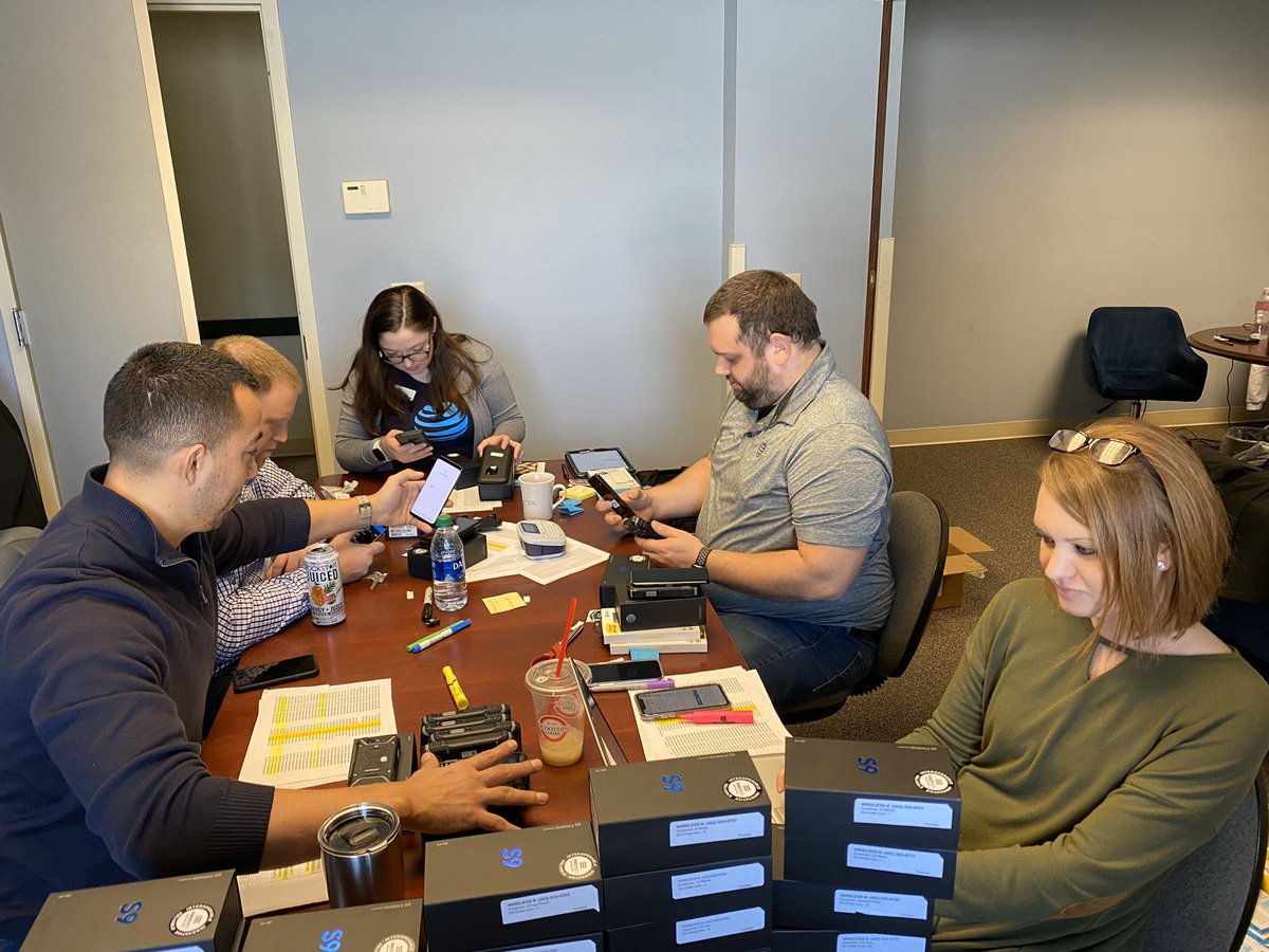 Dodge street taking care of business! Early morning FirstNet lines. Customers are excited to save money and have better service. Let us do the same for you! <a href="/TurnerKenney/">Kenney Turner</a> @AaronATT1 @BrianWest_NP @zena_matti