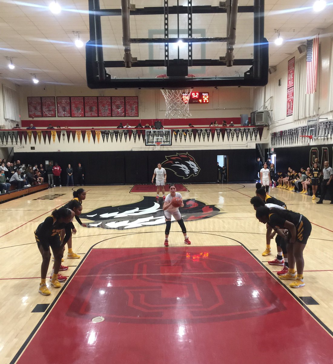 gemsinthegym's tweet photo. Salesian 55
Bishop O’Dowd 52
Final

‘21 @Alley_something seals the game with two clutch free throws with 9 secs remaining. 
#gemsinthegym https://t.co/MrcaOAA9nv