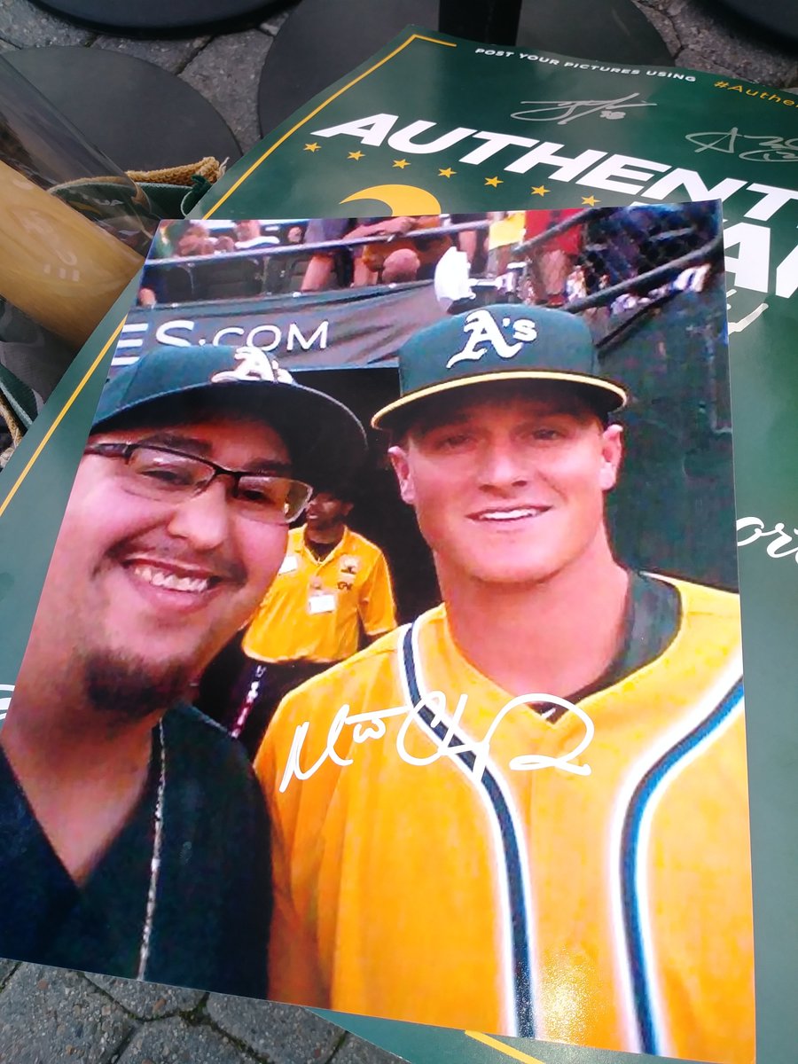 JDawgOakAs72's tweet photo. So this happened!!!! #AsFanFest https://t.co/Cb4ZMgxq68