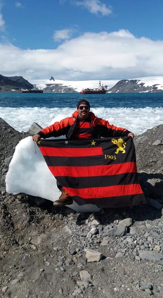 Jonas2604's tweet photo. @sportrecife meu primo Joselho da Marinha mandou esta foto quando esteve em missão na base Brasileira na Antártida, o Leão Está bem representado por lá :) <3 https://t.co/vwwKk88ggC
