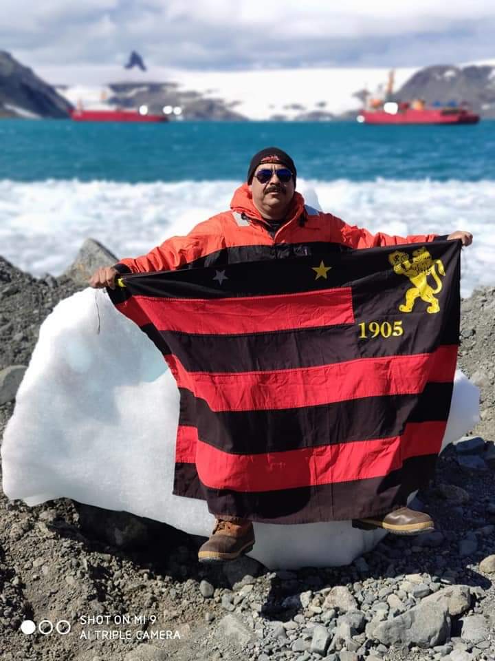 Jonas2604's tweet photo. @sportrecife meu primo Joselho da Marinha mandou esta foto quando esteve em missão na base Brasileira na Antártida, o Leão Está bem representado por lá :) <3 https://t.co/vwwKk88ggC