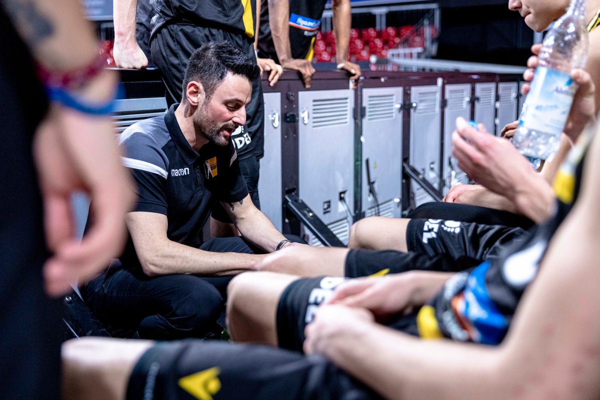 BBA_Ludwigsburg's tweet photo. 🔝🔥 Ein perfekter Abend in Reutlingen: Unsere #U19-Jungs revanchieren sich bei den TSG #Reutlingen Ravens mit einem 84:
63-Sieg für die Hinspiel-Niederlage, sichern sich den direkten Vergleich und springen an die Tabellenspitze der #2Regionalliga! Fettes Ding, Jungs! https://t.co/LLlfyyeMIl