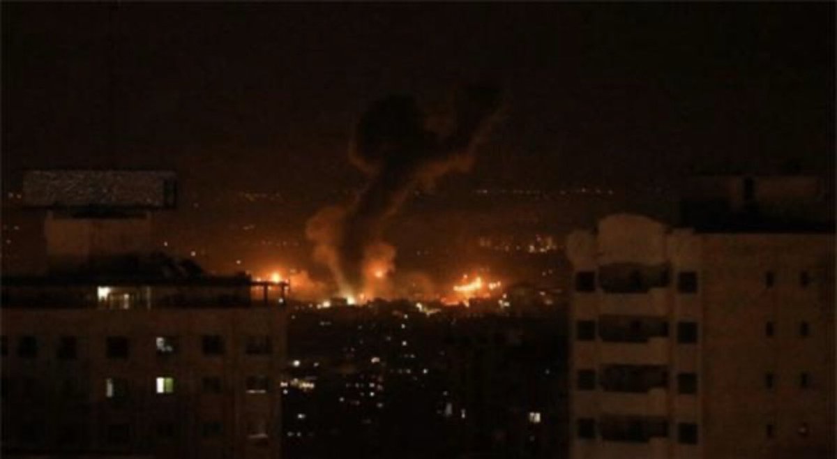 Abluka altındaki Gazze Şeridi'nin güneyindeki Han Yunus bölgesine düzenlenen hava saldırıları sonucunda mal ve can kaybına ilişkin henüz bilgi verilmedi.