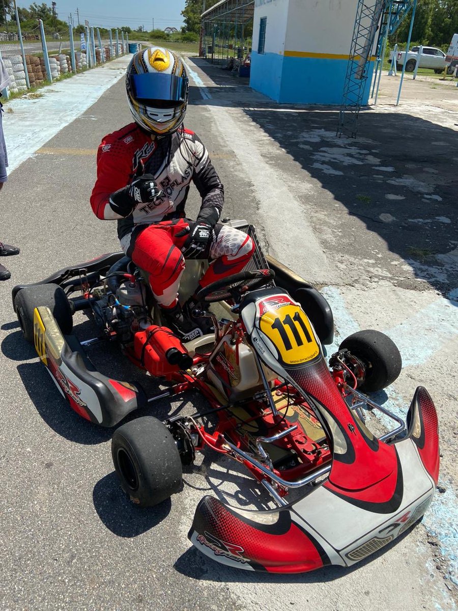_Renzotesta's tweet photo. Día de kart con amigos 🙌 https://t.co/T9Hdd9glo6