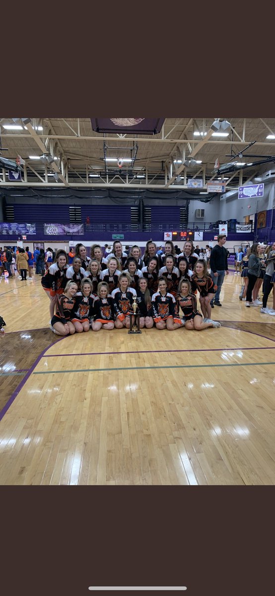 BEST CHEER TEAM IN THE 618‼️🧡 Like Drake said we going BACKKKK 2 BACK