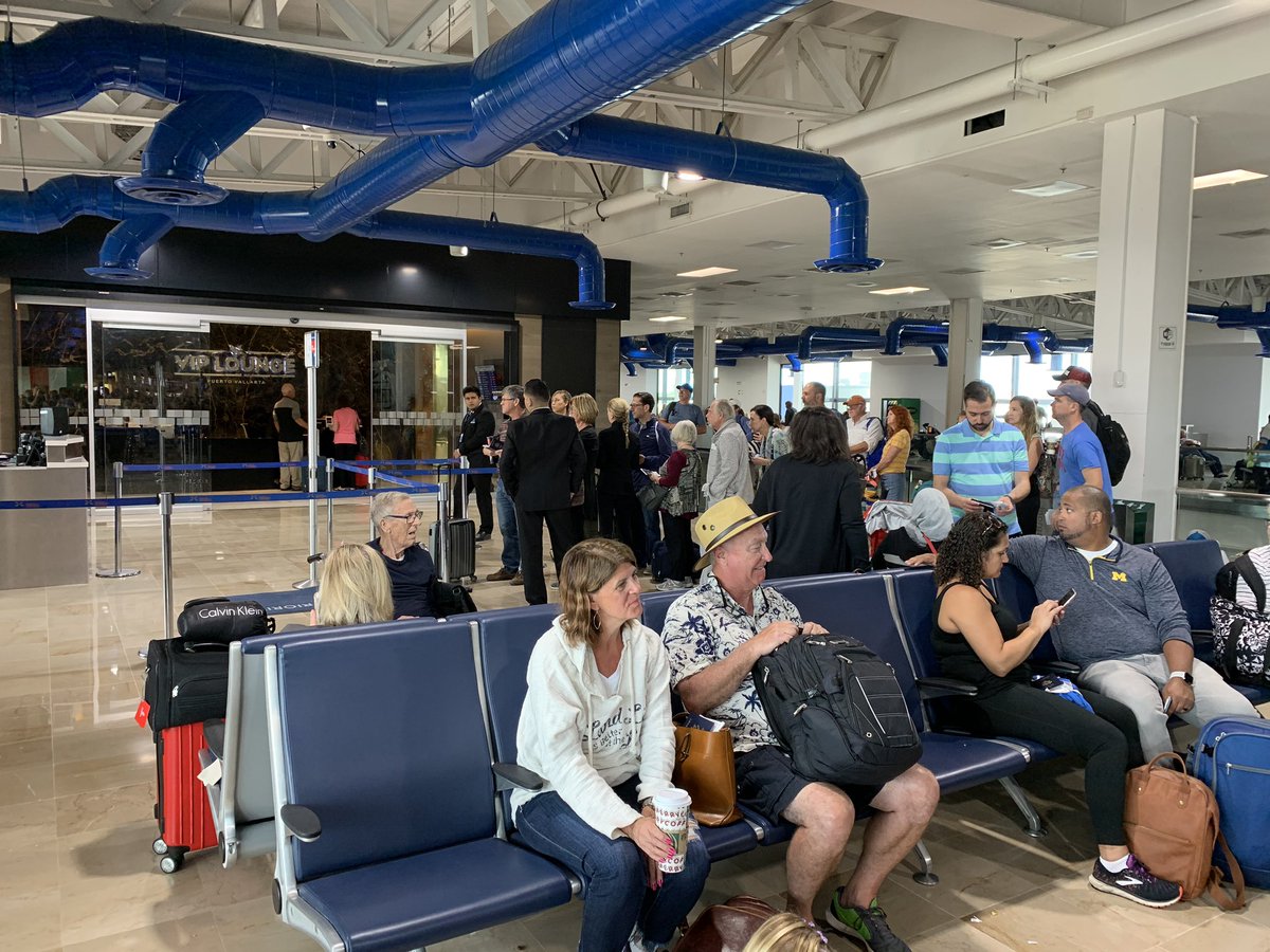 cburbs's tweet photo. Waiting to get on the plane, waiting to get off the plane #willneverunderstand https://t.co/FX9Uje4BBm