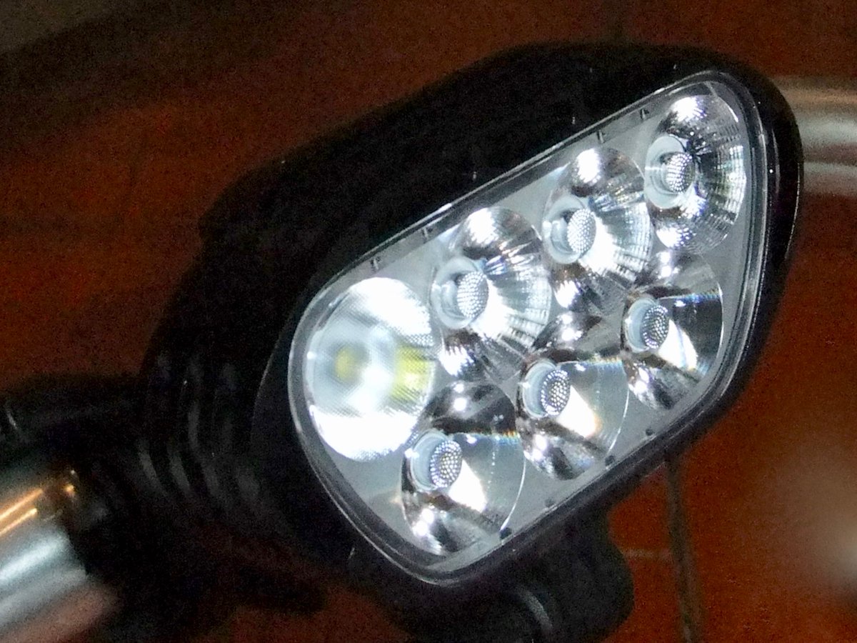TorchyUK's tweet photo. Crazy Bike light from M-Tigersports, the Superion. 6200 lumens claimed, actual output measured at 8589 lumens. Twice as bright as car headlights on full beam #catey #lezyne #exposure #bikelight #Mtigersports https://t.co/CzVxFGOfdB