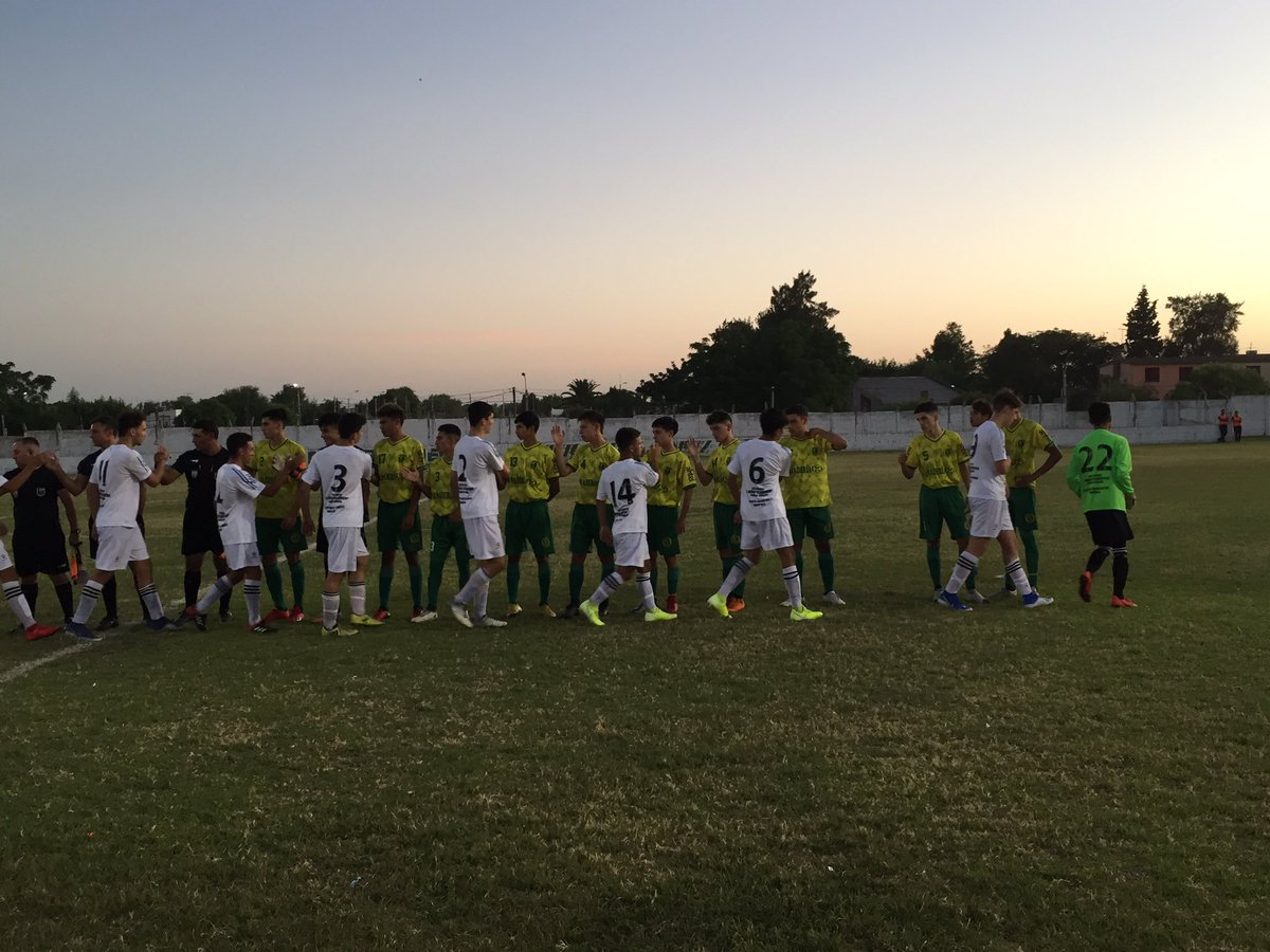 #CopaOFI - #SUB17

Canelones del Este 1 (22’ Facundo Melian), Zona Oeste 1 (17’ Rodrigo Soneira). 
Se juega el PT en Pando.
