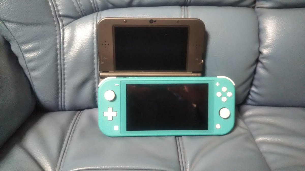 アドじろう On Twitter ちなみにニンテンドーアカウントはすでにお持ちの3dsのアカウント大丈夫です オンラインショップで残高の共有ができます 引っ越し作業を終えたノーマルスイッチは本来お店で中古売却処分するのですが 今回は自分が引き取って後日とある知人