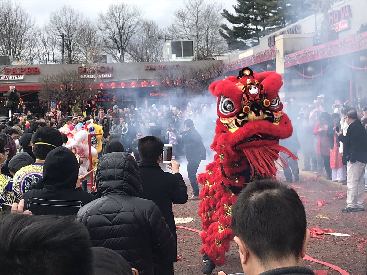 upadhyaya_megha's tweet photo. Great day tabling for #VirginiaforWarren and celebrating with the Vietnamese American community for #LunarNewYear2020! https://t.co/ZQwXwdu8U9