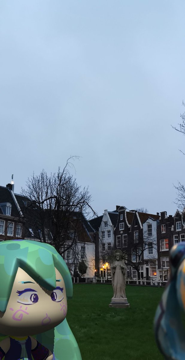 umaslim's tweet photo. 雰囲気のある庭に来た #MYMIKU さんと #OMiku さん (切れてる|・` ) #MIKUEXPO2020 #Amsterdam https://t.co/N9hdGYNCBR