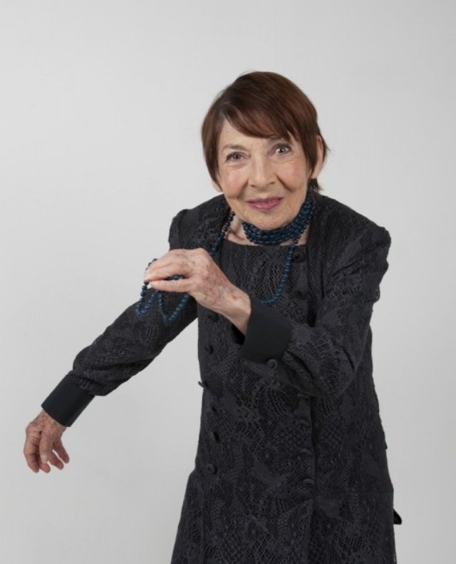 mr_lemmon's tweet photo. Por fin un Goya para Julieta Serrano! De su discurso me quedo con el recuerdo a Berta (Riaza) y a Alicia (Hermida). Las tres fueron aspirantes a actrices, eran pobres y compartían piso pero acabaron siendo mitos de nuestro teatro y aún son amigas muchas décadas después #señorío https://t.co/Lp5mavqU1d