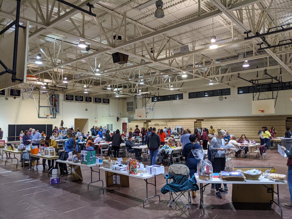tblaise1140's tweet photo. Nandua High School Quarter Auction about to happen. If you aren't here, you're missing out!!!! https://t.co/S62YA1Otf2