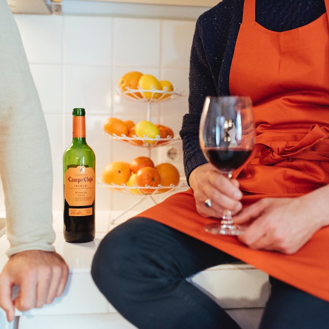 The best way to reward a dinner party host is with a bottle of Reserva!
Good guests gift a bottle of Campo Viejo.

#LiveUncorked #CampoViejo