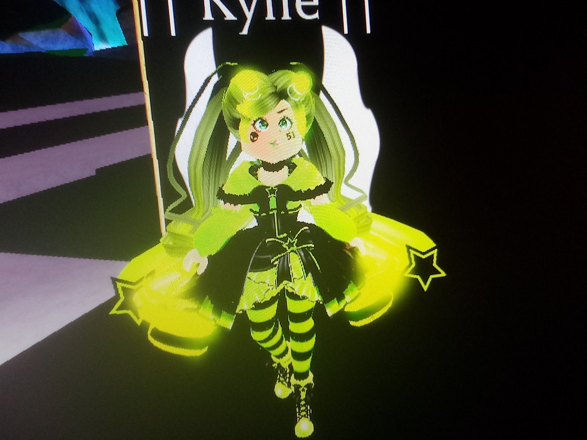 AestheticLeaks's tweet photo. @cybernova !! Cyber !! I made a cute alien hairstyle !! Its called alien twirlies and it looks like this !!.( Magic Gurl Curls + Becky Bangs ) https://t.co/VQyLtw9896
