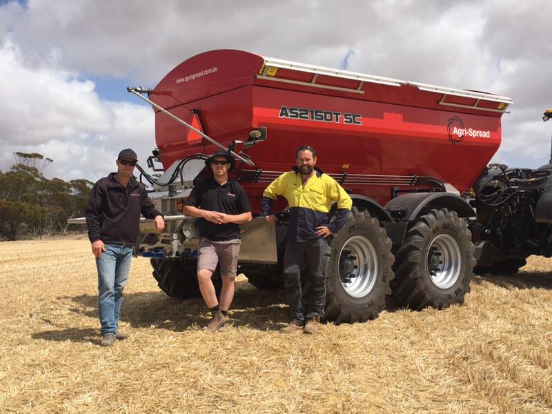 waringaag's tweet photo. Ramsey Bros Cummins salesman Rob Shirley and Agri-Spread International’s David Murphy handing over an AS2150 Section Controlled machine to repeat buyer Sam Hancock of Cummins, SA earlier this week #spread2020 #AS2000 #Accuracy #SectionControl #RamseyBros #dealers #customers https://t.co/AyIsQ41IxD