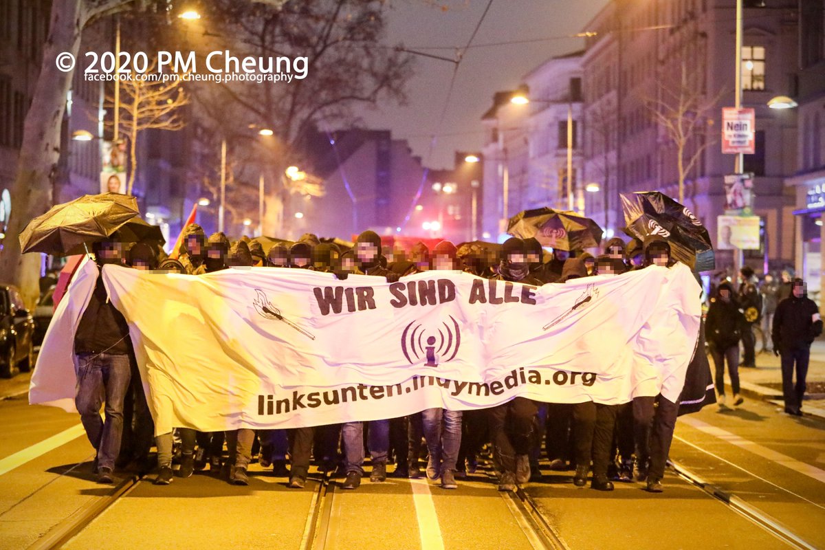 Über 1.800 Menschen sind gestern in #Leipzig auf die Straße gegangen, um gegen das Verbot des linken Online-Plattform linksunten.indymedia zu demonstrieren. Dabei kam es in der Südvorstadt und in Connewitz zu Krawallen.

Bilder: https://www.flickr.com/photos/pm_cheung/albums/72157712834699621

#le2501 #linksunten #tagi