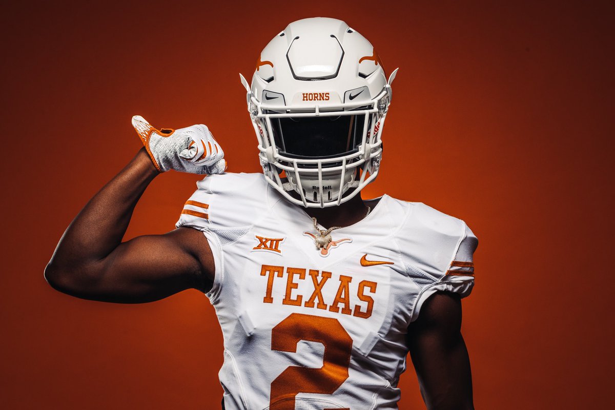 Andrewmukuba2's tweet photo. Had a great time at the University Of Texas #HookEm @CoachChrisAsh @Coach_Coats https://t.co/kSTBXRYzK5
