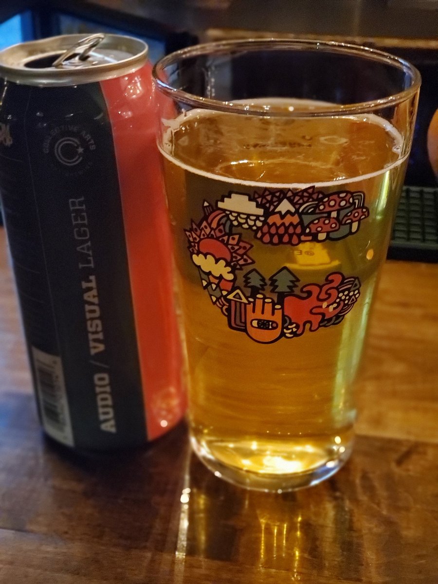 Who doesn't love a good beer on a Saturday night @CollectiveHam <a href="/DrunkPolkaroo/">Polk</a> <a href="/LouDawgsHamOnt/">Lou Dawg's Hamilton</a> #yumybeer #audiovisual