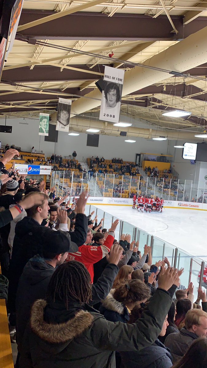 WMUWBBMANAGERS's tweet photo. Thanks to matching schedules, these @Lawson_Lunatics are nuts awesome to be a part of #ComeWest @WMUHockey https://t.co/GZDCJf2jSM