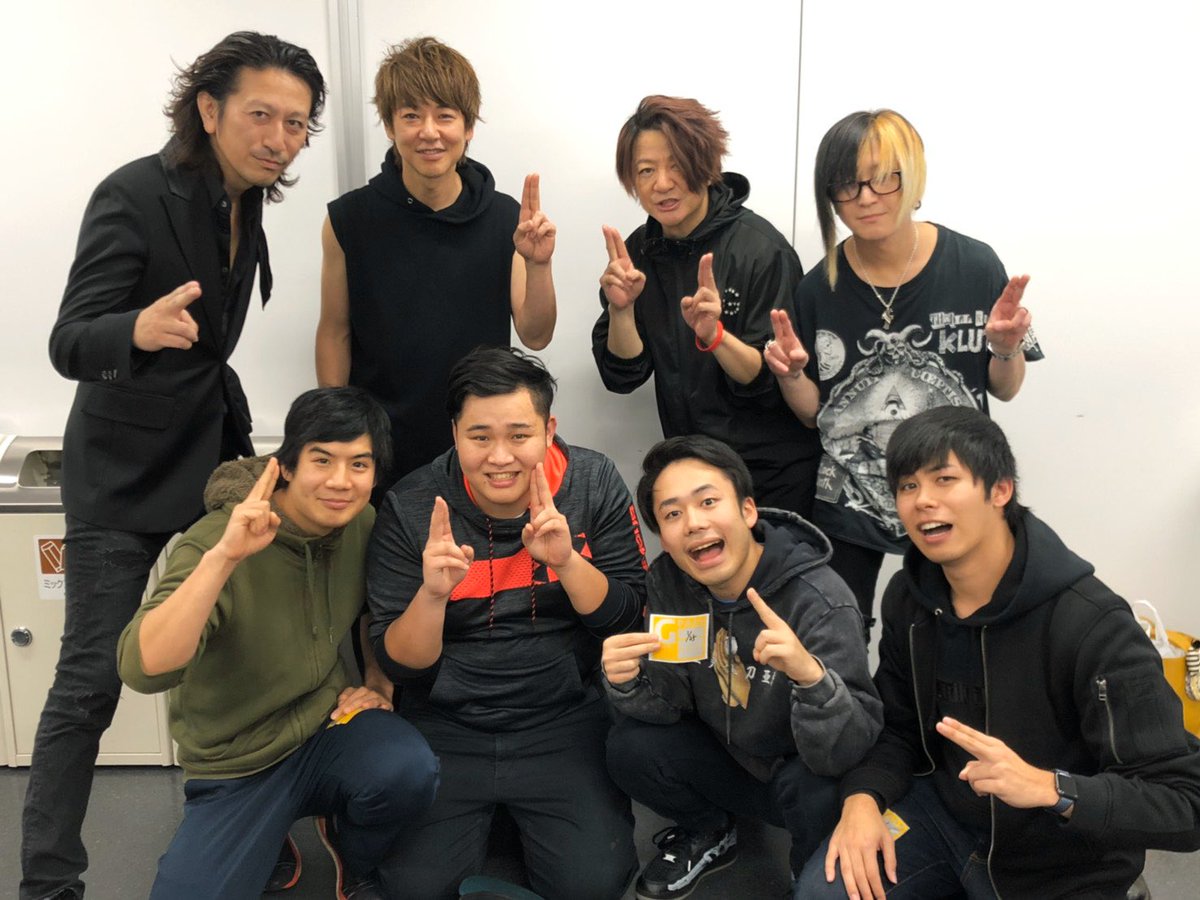 マサイ Fischer S 昨日はなんと Glayさんの25周年を記念したツアーライブにご招待いただき伝説を見ることが出来ました 僕ら1994 1995が生まれるか生まれないか辺りの頃の曲も聞くことができて 終始鳥肌が止まりません お客さんとの掛け合いが