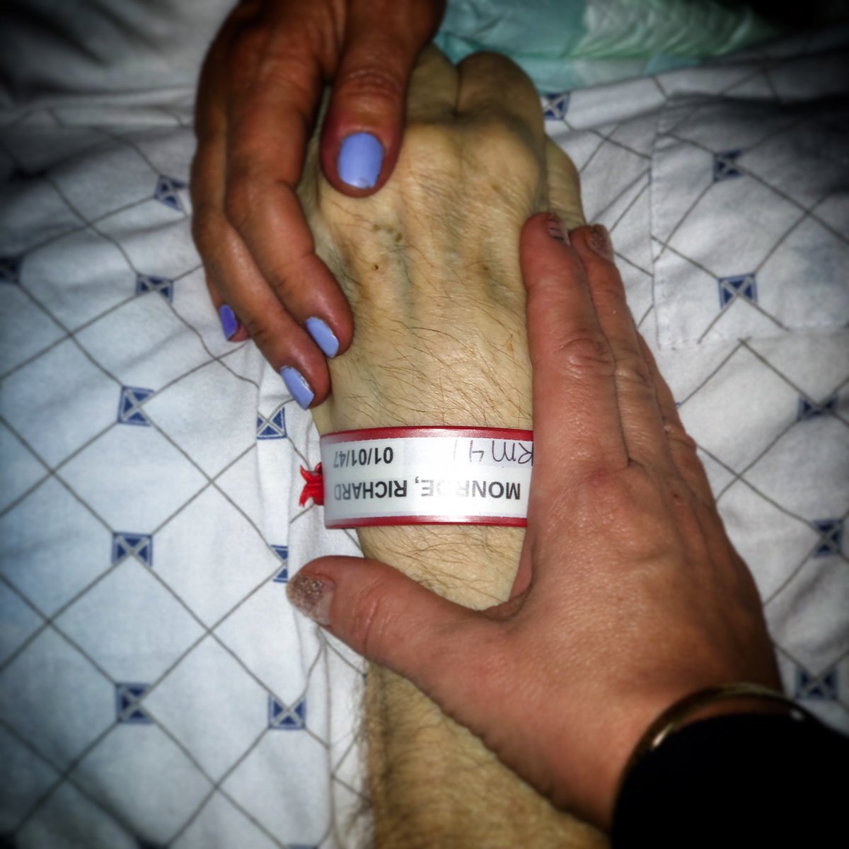 My dad left us early this morning. He completed his last marathon, showing his amazing endurance  once again. #lewybodydementia is a nightmare. Raise awareness! #lewybodydementiaawareness