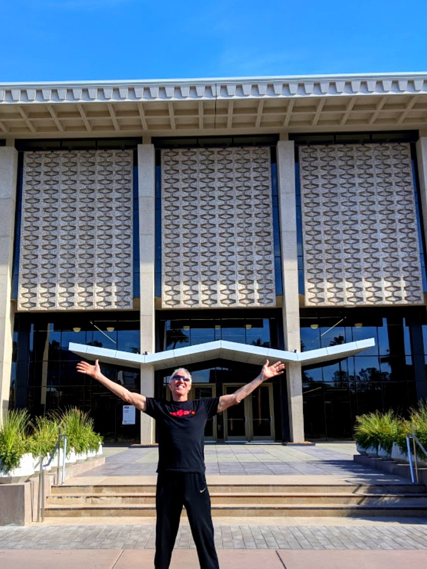 FutureSunDevils's tweet image. It's a beautiful day for a tour of @ASU's Tempe campus. @BillWalton saw all the sites with @DevilsAdvos tour guide Marlia, ahead of tonight's #TerritorialCupSeries. #NoPityForTheKitty @Pac12Network @SunDevilHoops