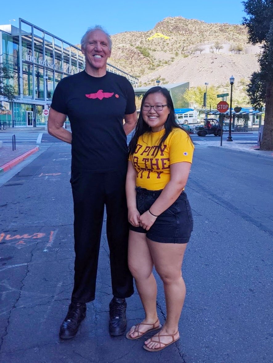 FutureSunDevils's tweet image. It's a beautiful day for a tour of @ASU's Tempe campus. @BillWalton saw all the sites with @DevilsAdvos tour guide Marlia, ahead of tonight's #TerritorialCupSeries. #NoPityForTheKitty @Pac12Network @SunDevilHoops