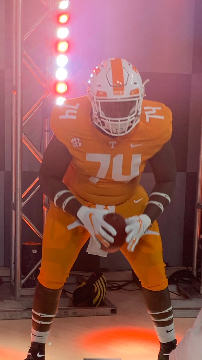 AlmarionCrim's tweet photo. GREAT TIME IN TENNESSEE 🍊🤯@DemetricDWarren @TigerMinor @GrindLab @ChadSimmons_ @AL6AFootball @AlabamaRecruit4 @UTVolRecruiting @CoachWillFriend @CoachJPruitt @ashleybbacon @kairos187 @CoachAbrams @DexPreps @MinorHighTigers @DemetricDWarren @recruit_alabama https://t.co/SN4D9SpQHO