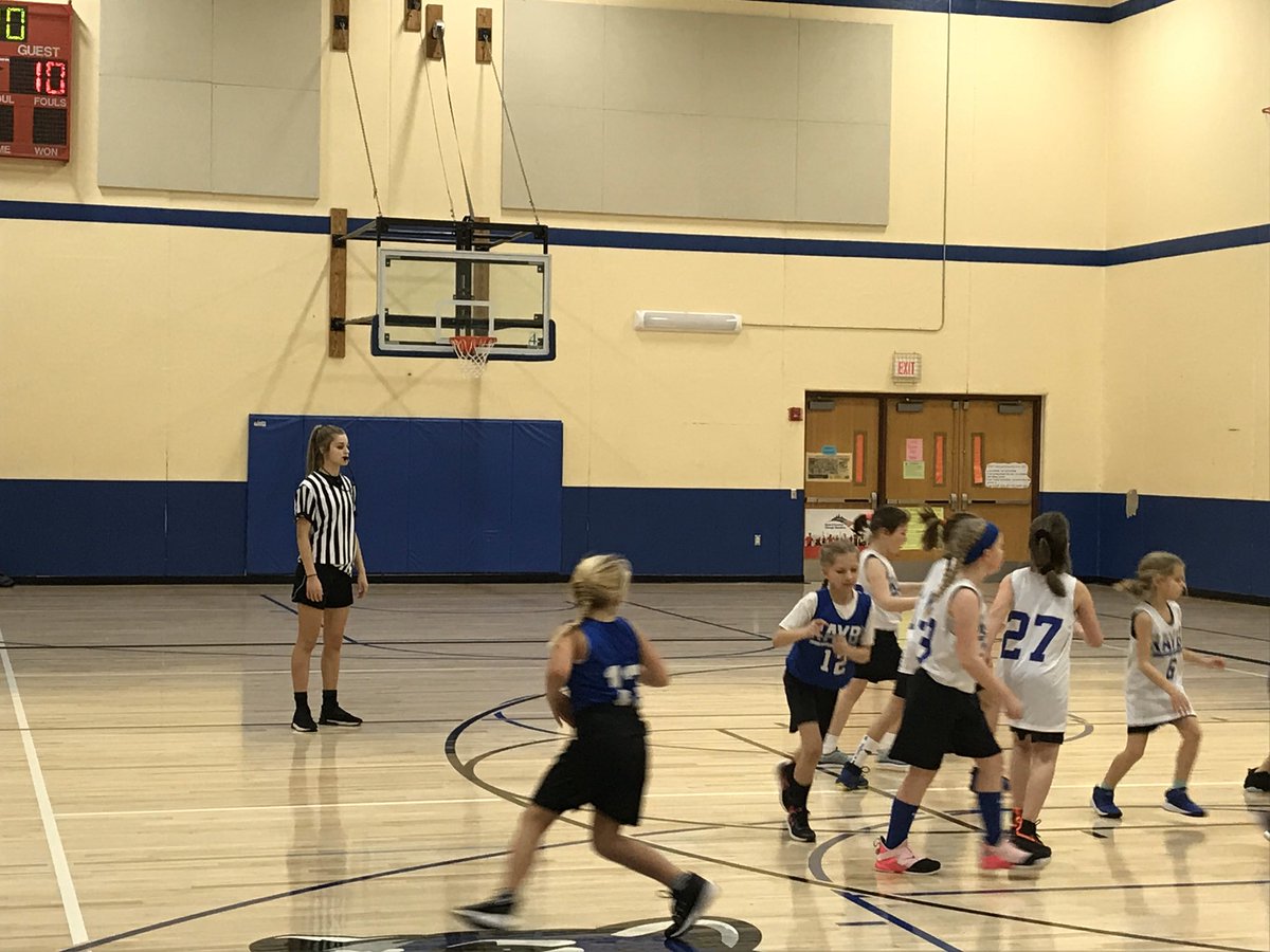 rogersgbb1's tweet photo. After a hard battle last night, these 3 lady Royals were up early reffing a few youth games! ..#earlyrisers #helpingouryouth #buildingourprogram #proudRoyals @EllieBuzzelle @_claraglad @alexisbrockberg @RAYBAbasketball https://t.co/zXKOZCeo55