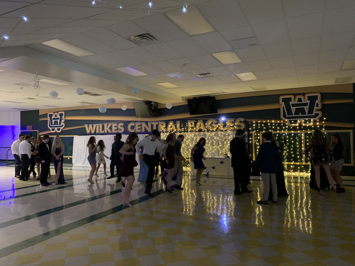 WilkesCentralHS's tweet photo. Winter Formal Fun #One_Eagle https://t.co/kozITNOXE2