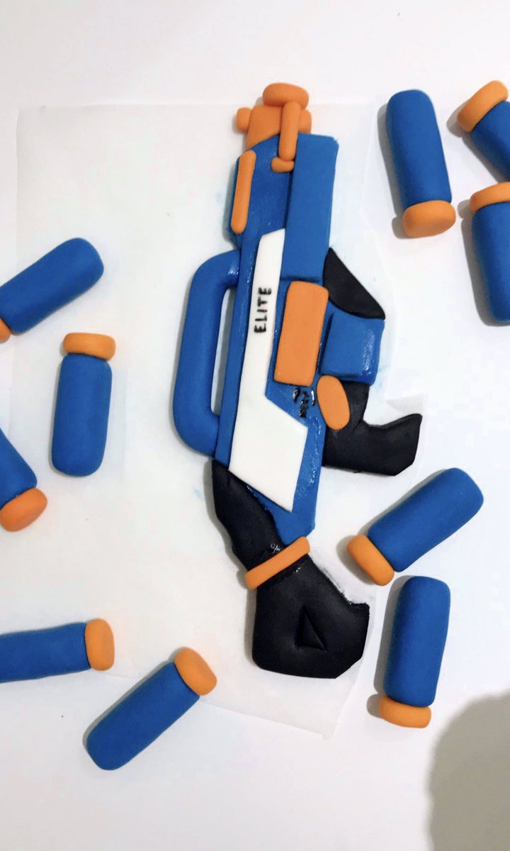 ize_crystal's tweet photo. This set is beginning to prove very popular ! Edible nerf gun cake topper #childrenscake #cakedecorating  #cake #cakesofinstagram https://t.co/VSKWRH2nKr