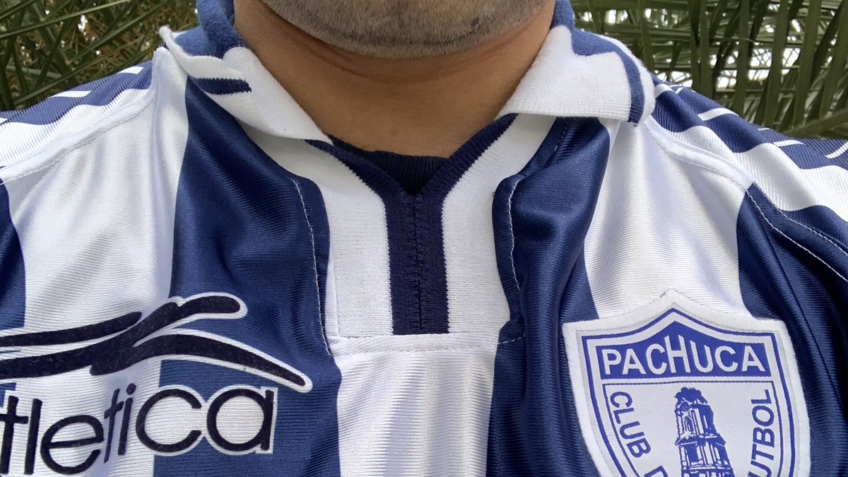 carlos_armenta_'s tweet photo. Si encuentran a un tuzo con esta chulada de playera conmemorativa de aquella final del #Inv99, ese mero soy yo.

#VengaPachuca https://t.co/5tM9jzItTW
