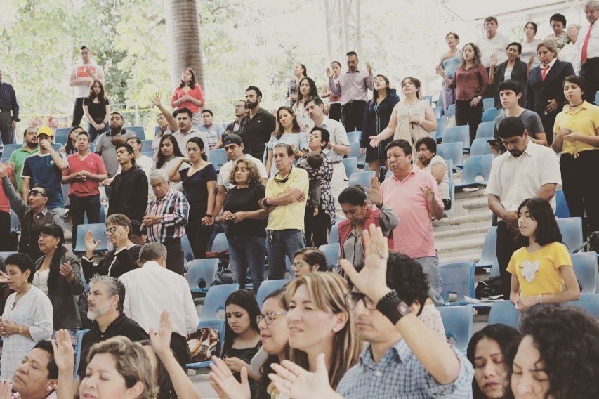SethJafet's tweet photo. Un tiempo de mucha bendición en amistad cristiana Cuautla. Bella congregación apasionados por el Señor
#AdoracionmasFuego
#LlamadaFinal
#AmistadCristiana https://t.co/65DW0zyJaY
