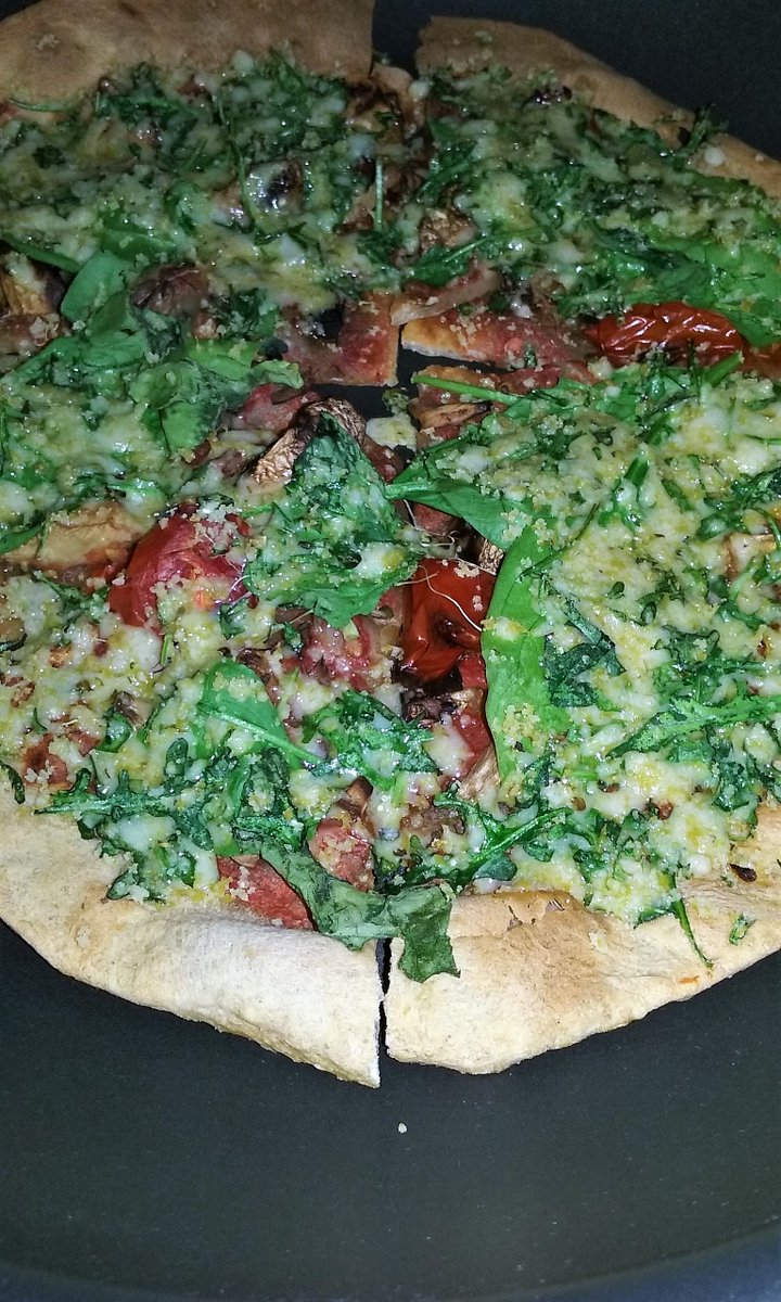 MadamSarcastra's tweet photo. Another #homemade #VeggieBurger, 2 days ago... SO GOOD!! 😍

Small, thin crust #pizza today (roasted tomatoes, mushrooms, micro-greens, spinach)... added chopped baby arugula &amp; #EarthGrown #Vegan mozzarella.

#PlantEater #SaladHater #VeganEats #veganfood #plantbased #Veganuary 🌱 https://t.co/sZHcb1R2tg