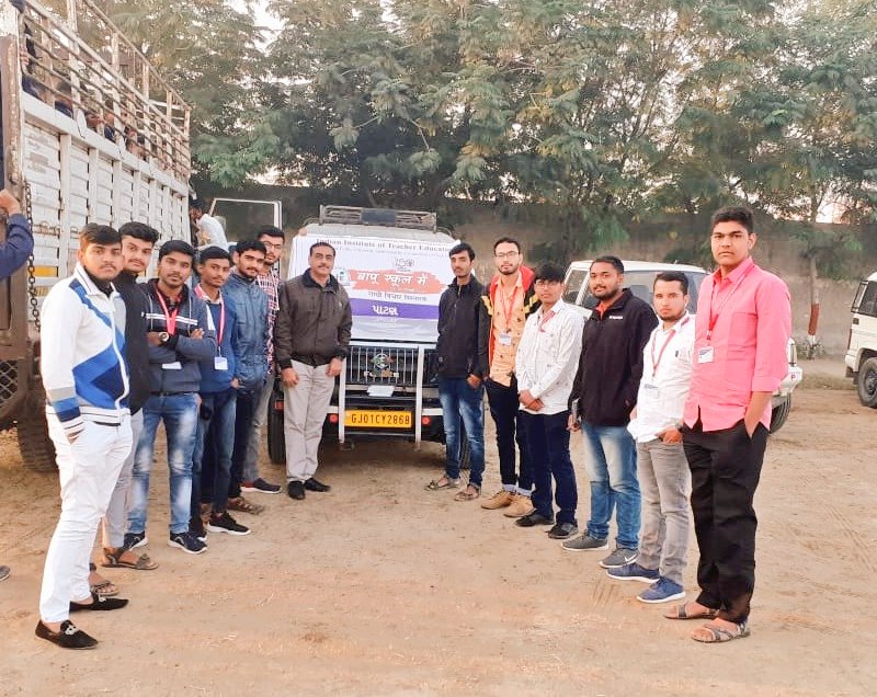 JatinKalvani's tweet photo. #BapuSchoolMe @iitegandhinagar @harshad5350 at radhanpur for flag hosting ceremony🇮🇳 #iiteans https://t.co/slMnvJOy8j