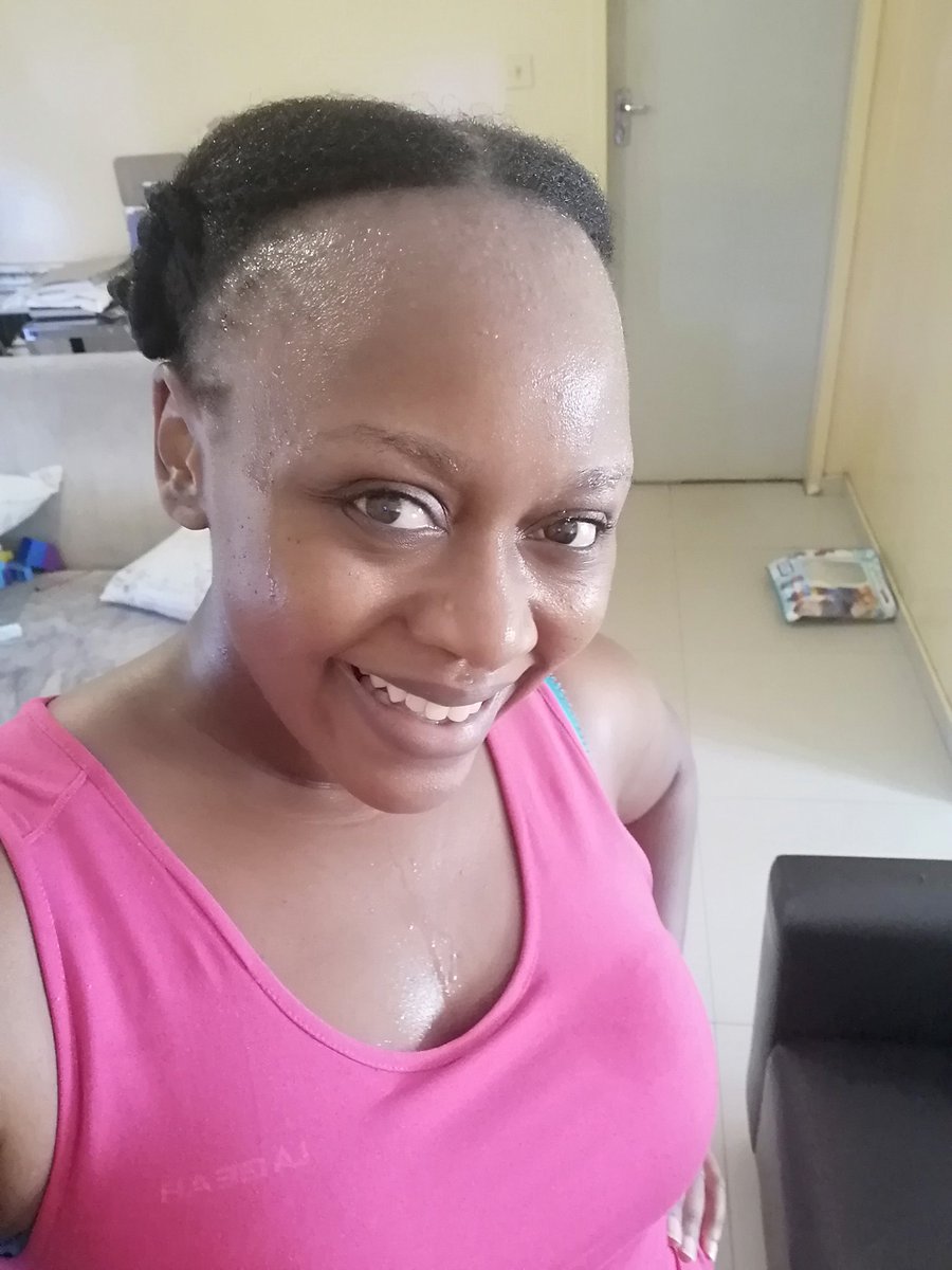 lupwesha's tweet photo. Even if its glowing, I think iyi nayipitilila mwe ๐๐๐
#SundayMorningSweat #MyLegsAreShaking #30MinuteHIIT #GettingStonger #ThisGlowThough https://t.co/CYPNr00uCL