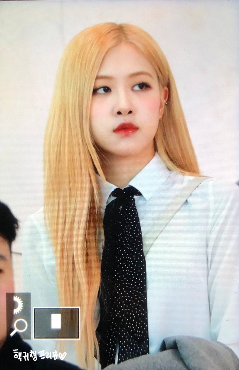 firstlove_rose's tweet image. 200126 ICN

채영이 안전하게 조심히 다녀와😭😭😭

#BLACKPINK #로제 #블랙핑크 #ROSÉ