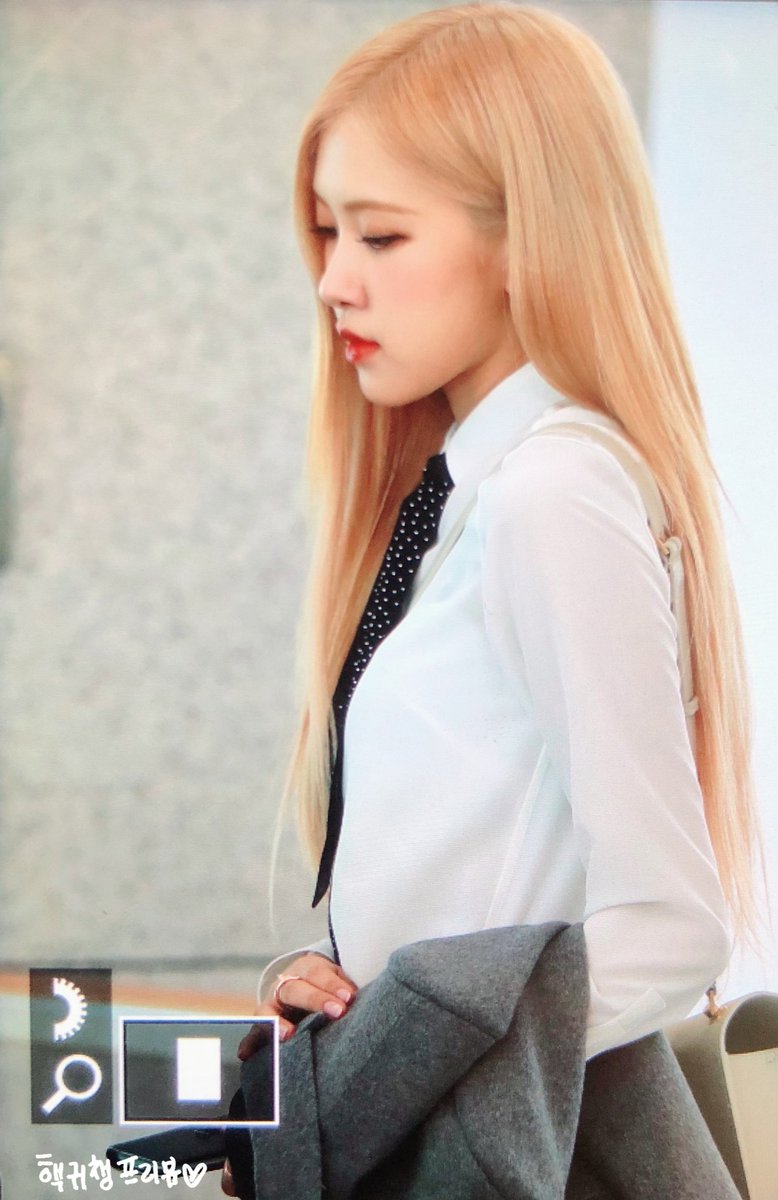 firstlove_rose's tweet image. 200126 ICN

채영이 안전하게 조심히 다녀와😭😭😭

#BLACKPINK #로제 #블랙핑크 #ROSÉ